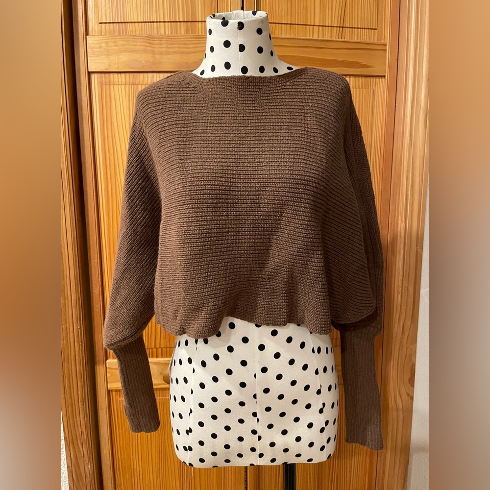 J. ING Split Back Sweater Size Small!